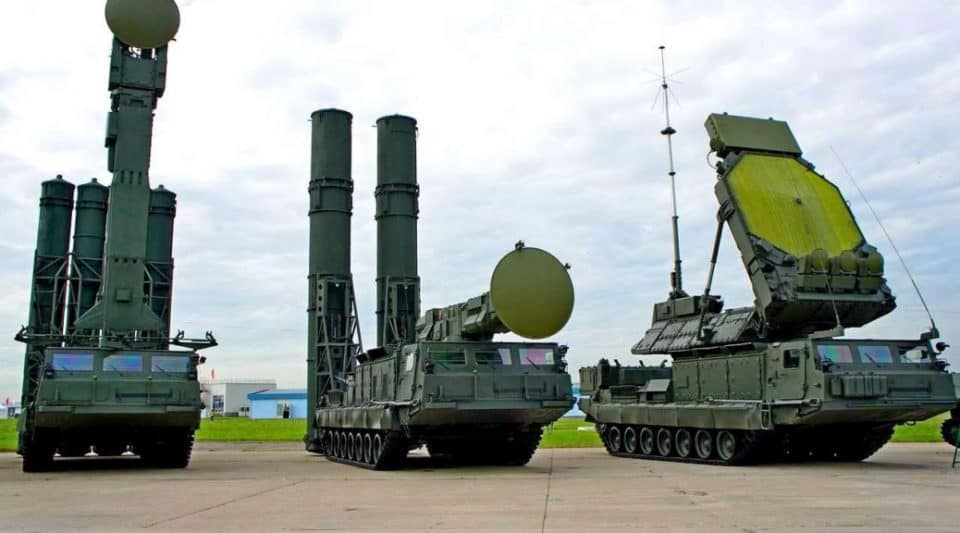 komu-rossiya-poobeshhala-otdat-zenitnye-kompleksy-s-300-1038x576